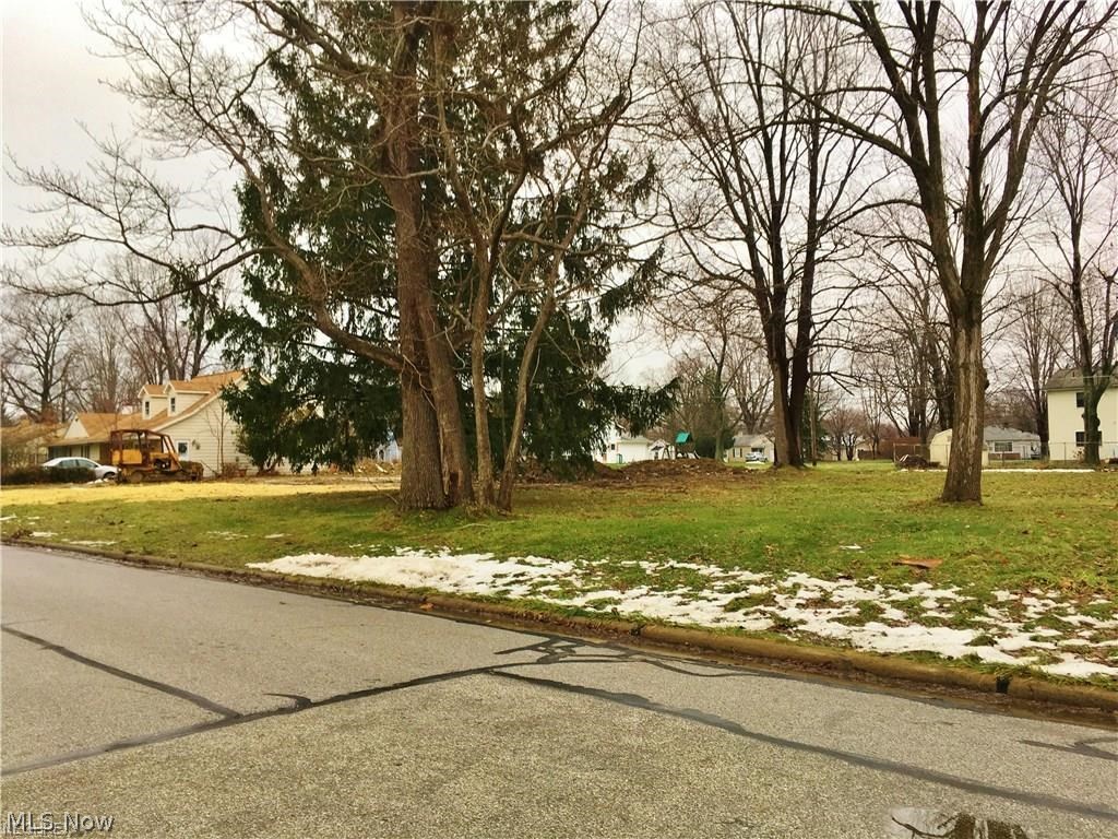 848 Forest Road, Unit 17 Mentor, OH 44060 - Photo 1 of 2