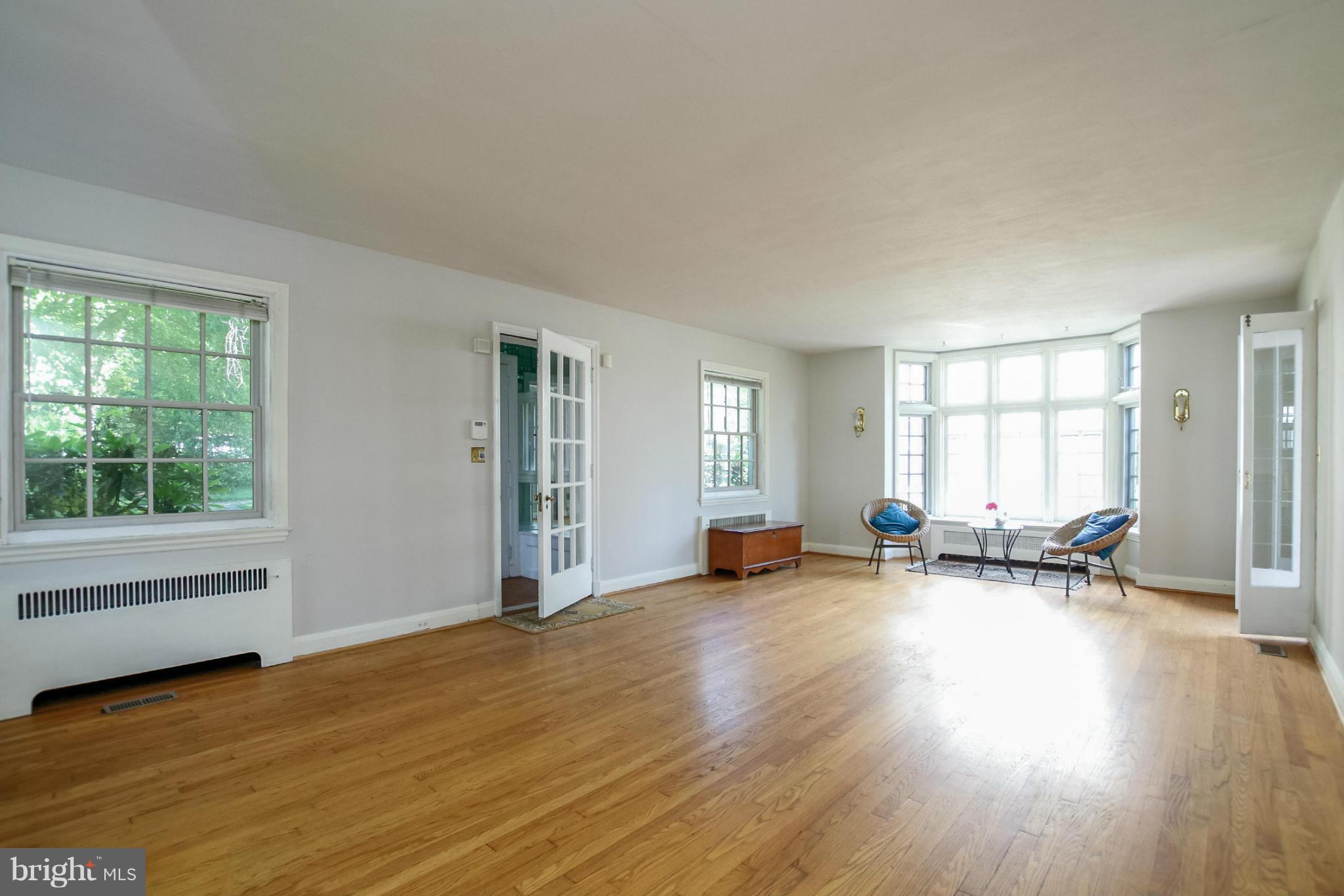 4124 Westview Road Baltimore, MD 21218 - Photo 2 of 30 Living Room