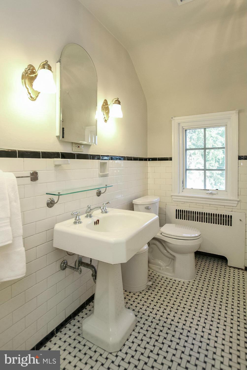 4124 Westview Road Baltimore, MD 21218 - Photo 14 of 30 Bath
