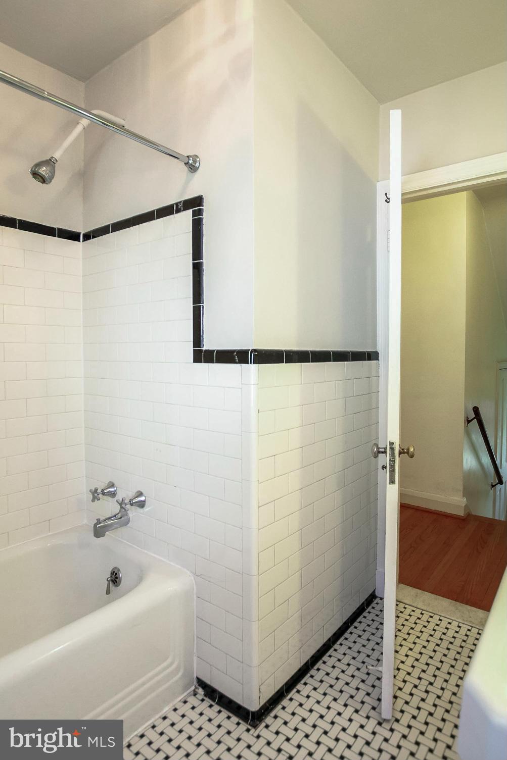 4124 Westview Road Baltimore, MD 21218 - Photo 15 of 30 Bath
