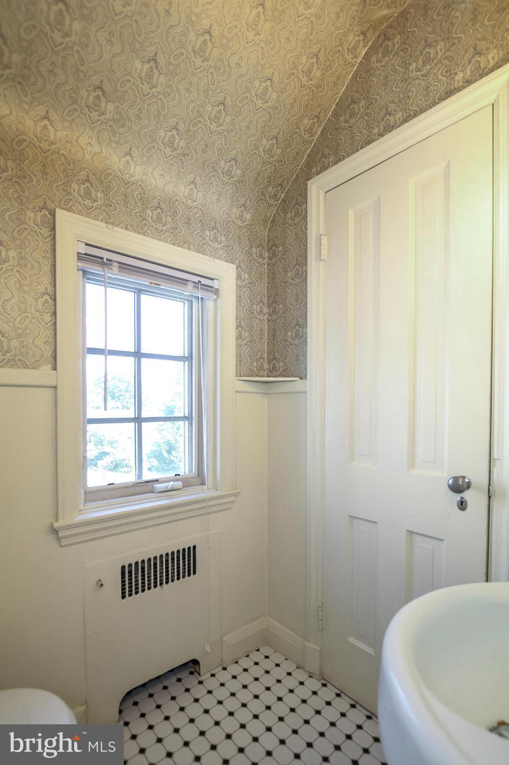 4124 Westview Road Baltimore, MD 21218 - Photo 17 of 30 Bath (Master)