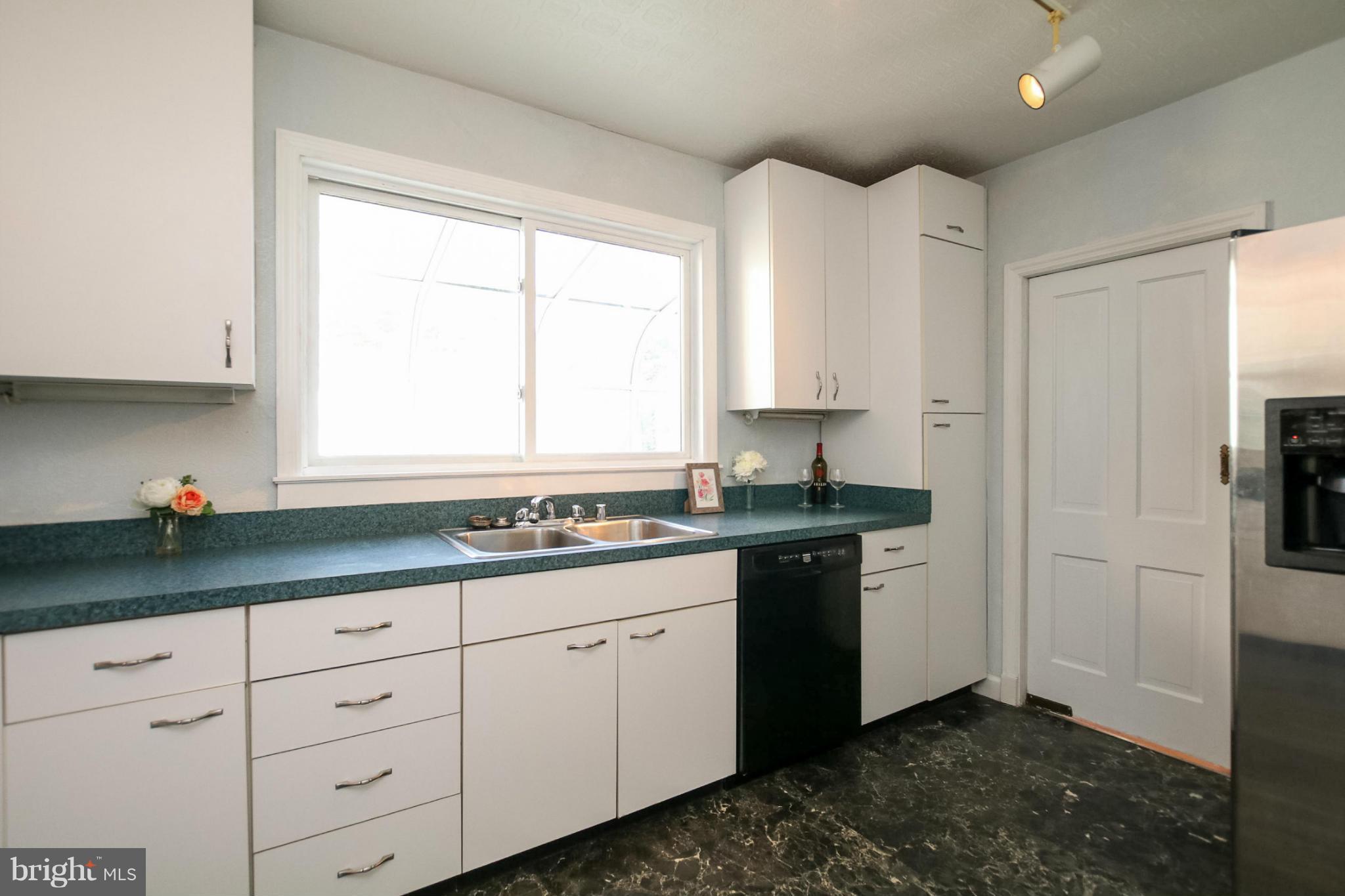 4124 Westview Road Baltimore, MD 21218 - Photo 4 of 30 Kitchen