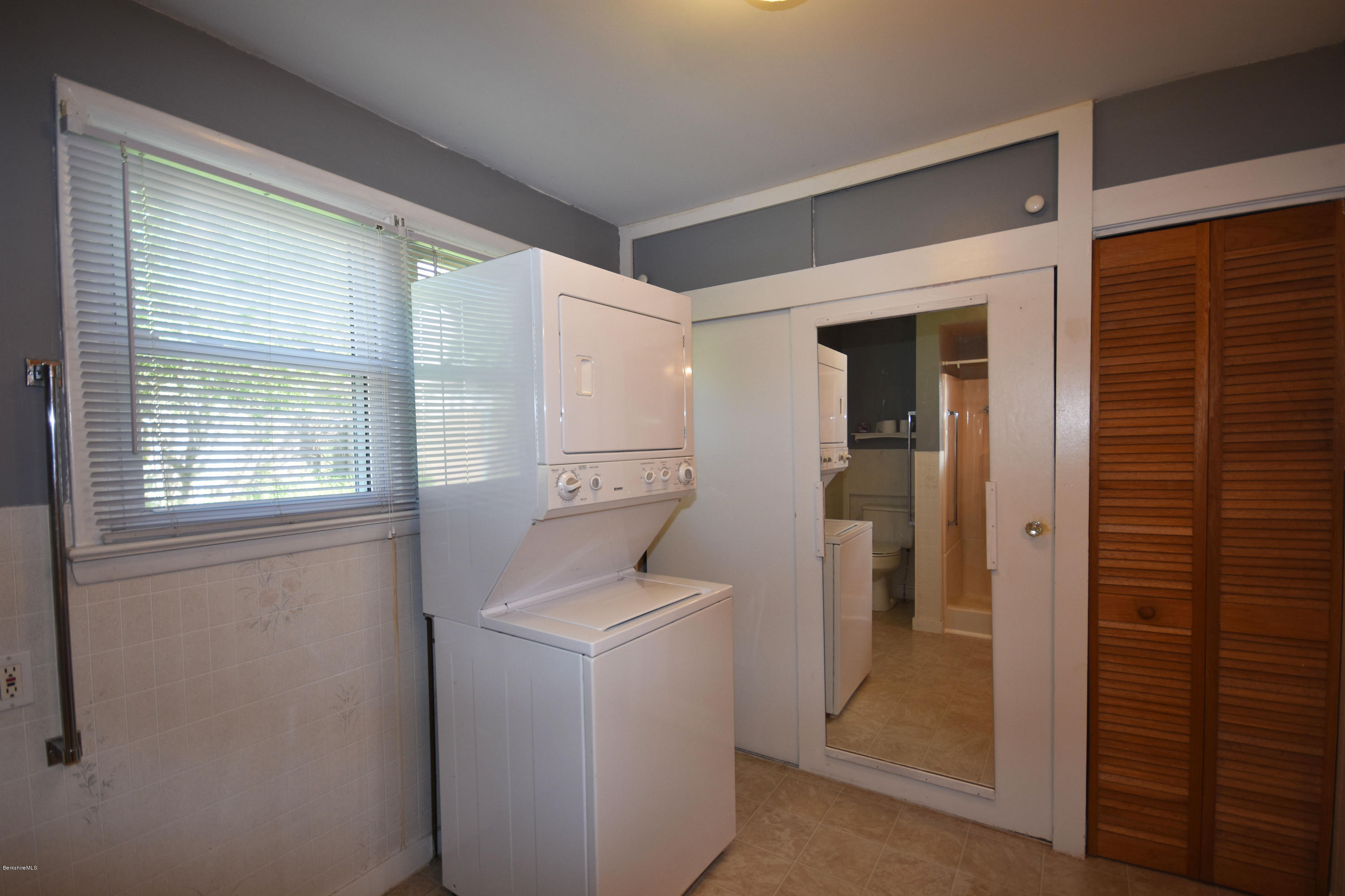 46 Berkley Street Pittsfield, MA 01201 - Photo 21 of 42 a utility room with dryer and washer