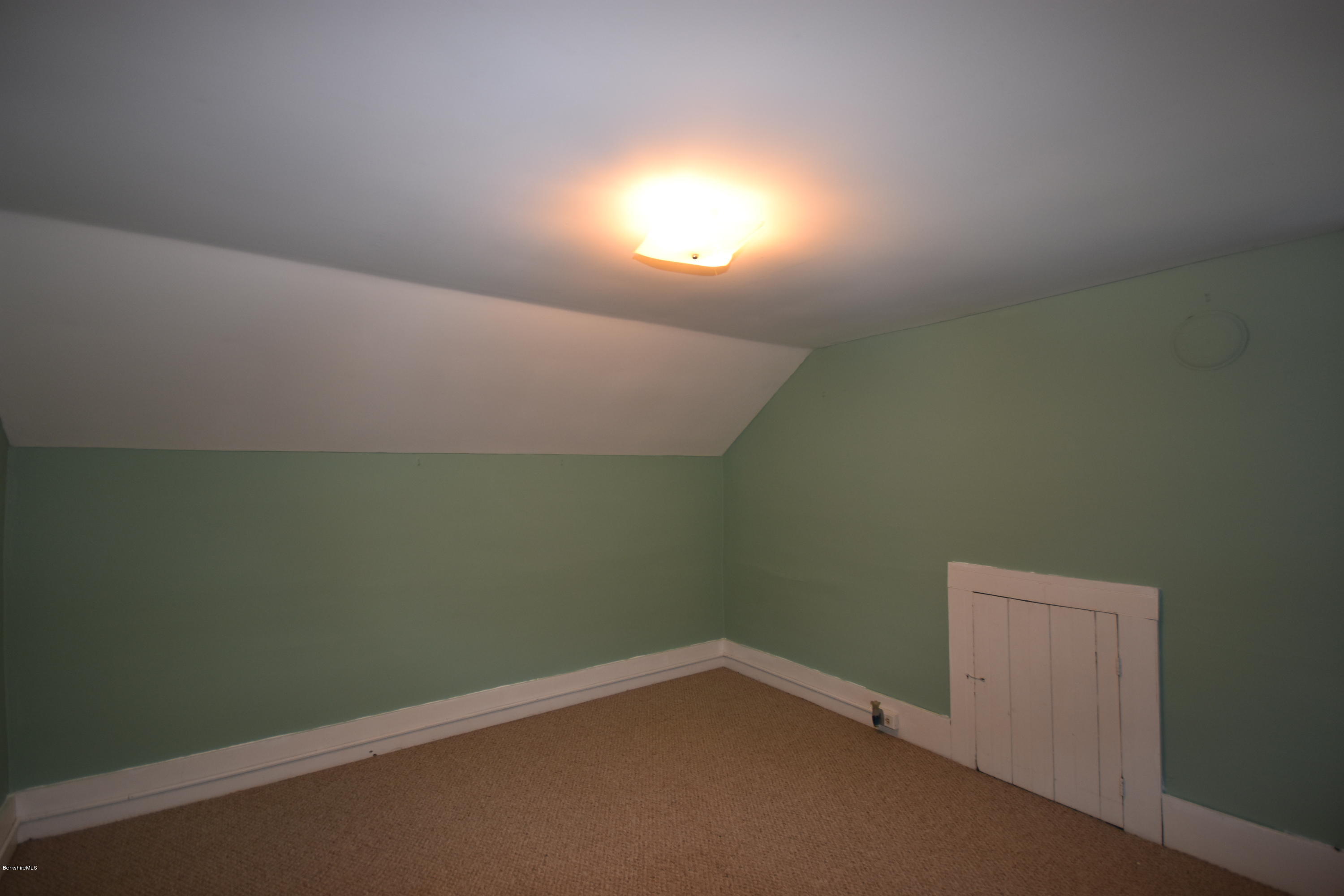 46 Berkley Street Pittsfield, MA 01201 - Photo 28 of 42 an empty room with a window