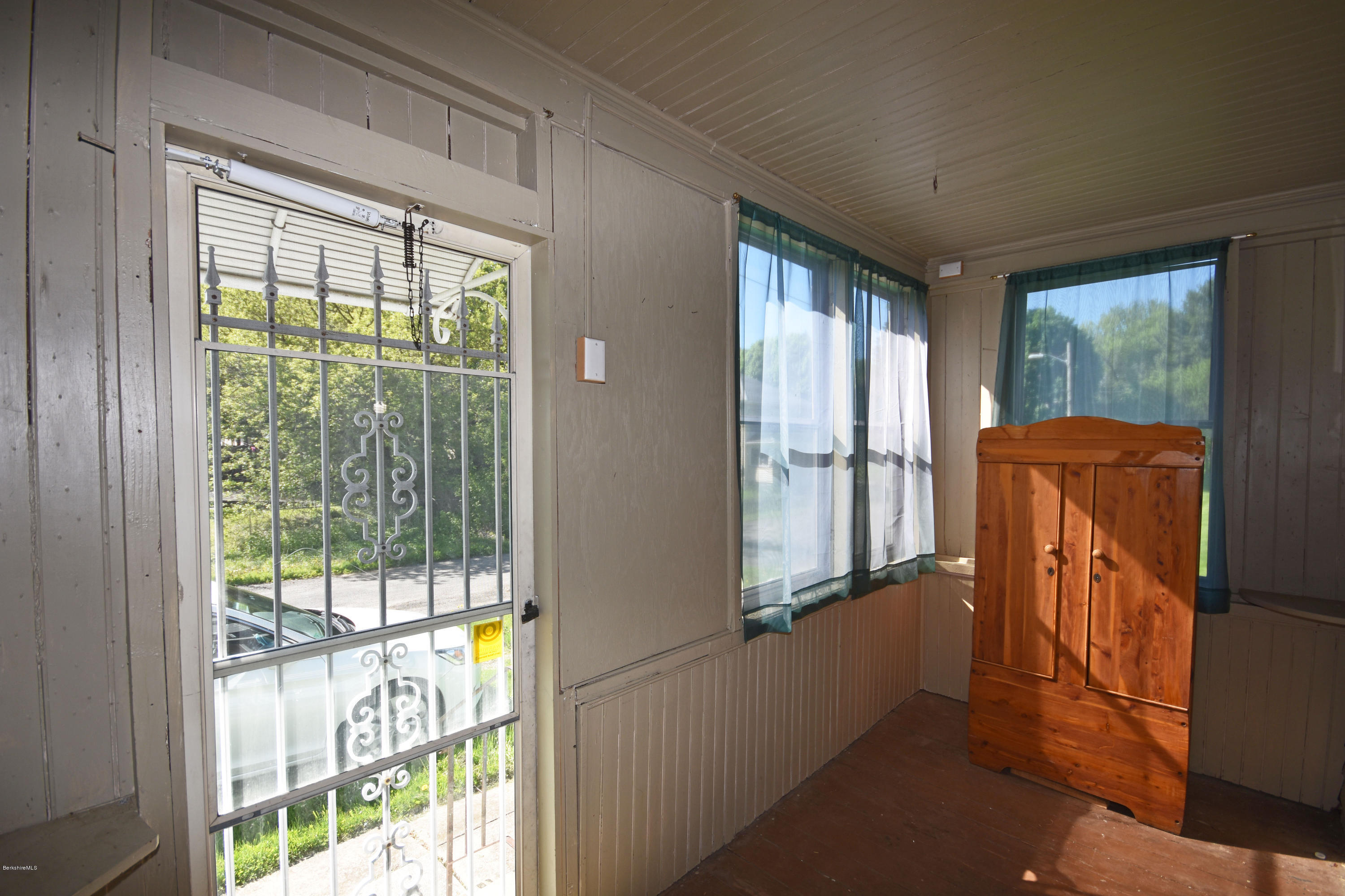 46 Berkley Street Pittsfield, MA 01201 - Photo 4 of 42 a view of an entryway