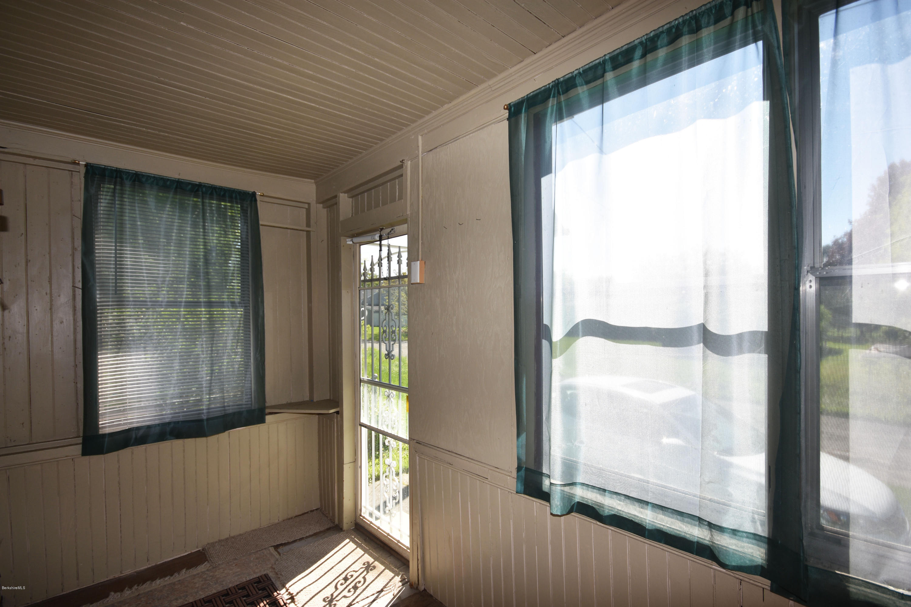 46 Berkley Street Pittsfield, MA 01201 - Photo 5 of 42