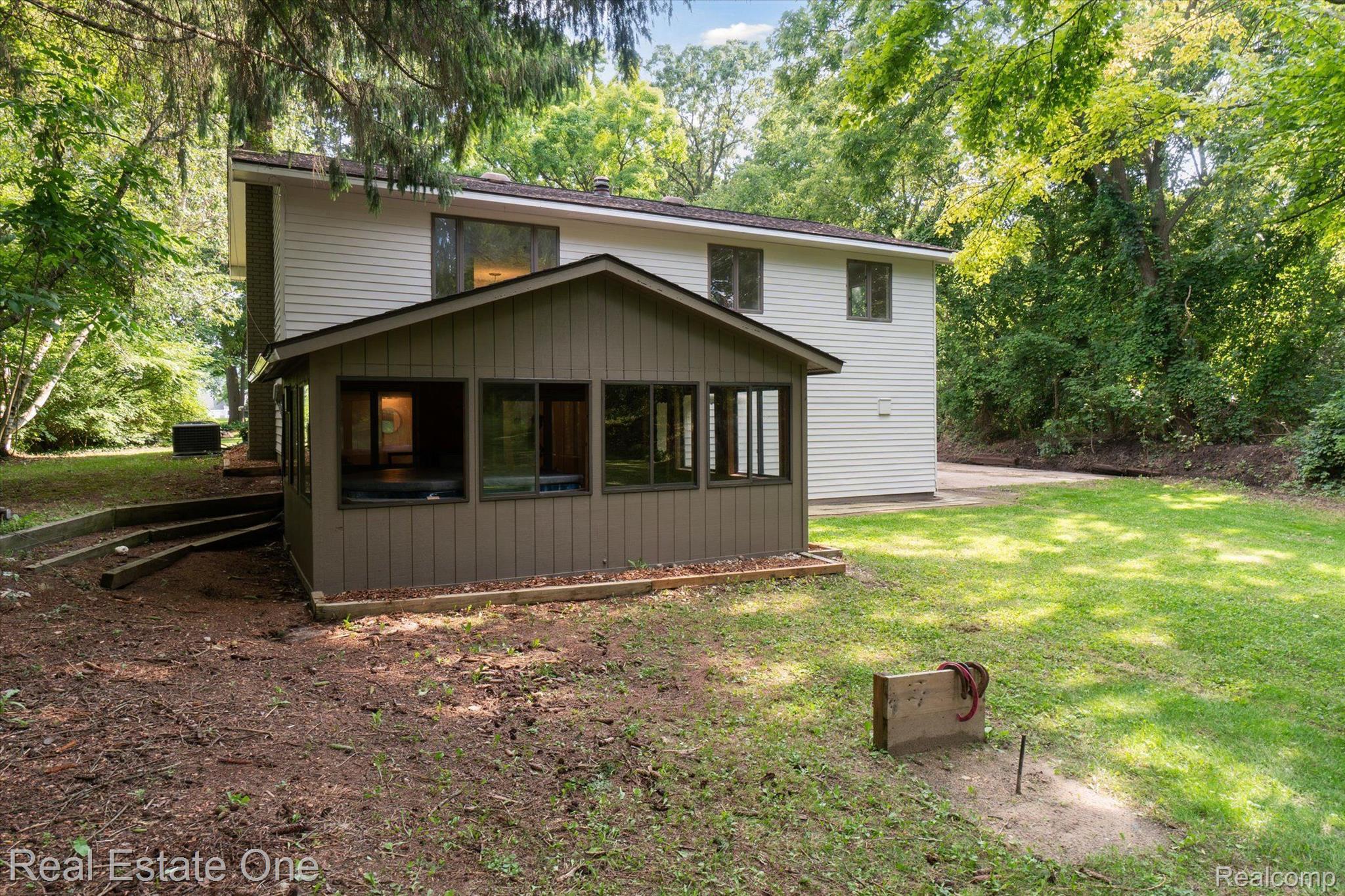 12160 Rattalee Lake Road Davisburg, MI 48350 - Photo 30 of 46 Play horseshoe here!
