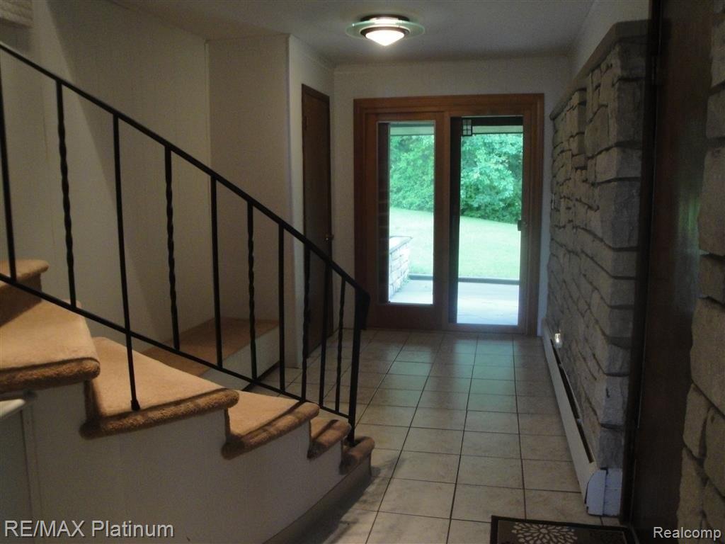 2080 Bowen Road Howell, MI 48855 - Photo 15 of 25 Ceramic Floyer