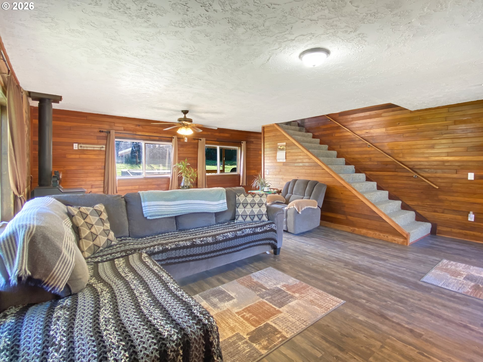 33318 Southeast Funny Farm Road Estacada, OR 97023 - Photo 16 of 38 Living Room