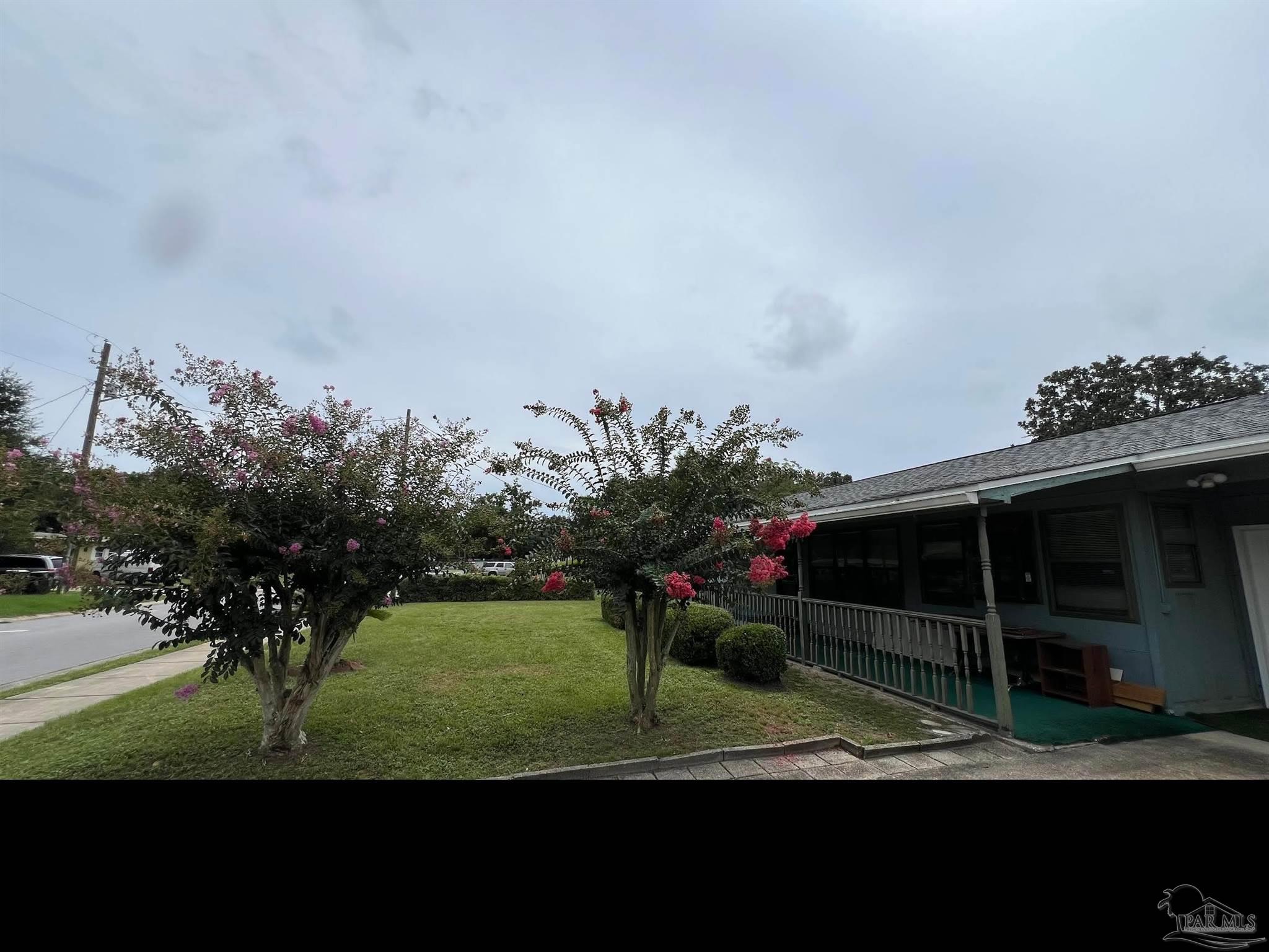 4407 Havre Way Pensacola, FL 32505 - Photo 21 of 32 Crate Myrtle Trees