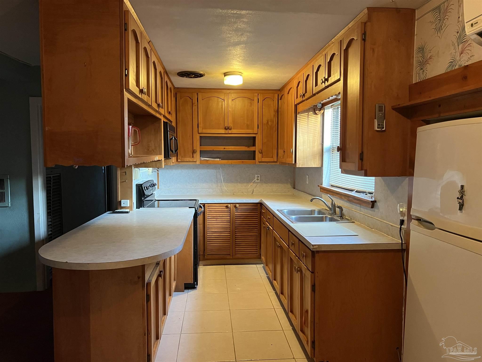 4407 Havre Way Pensacola, FL 32505 - Photo 4 of 32 Lots of custom cabinets