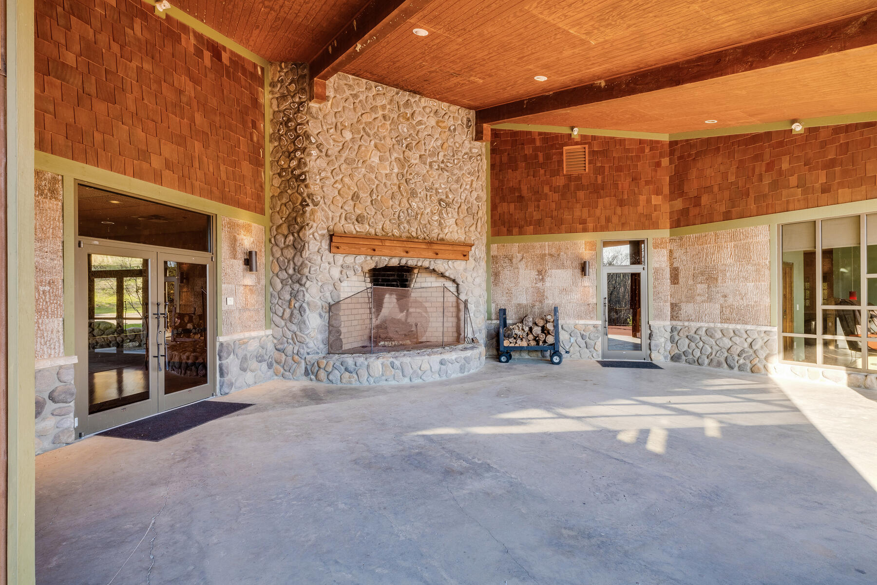 1128 Saratoga Road Kingsport, TN 37660 - Photo 112 of 124 ven26