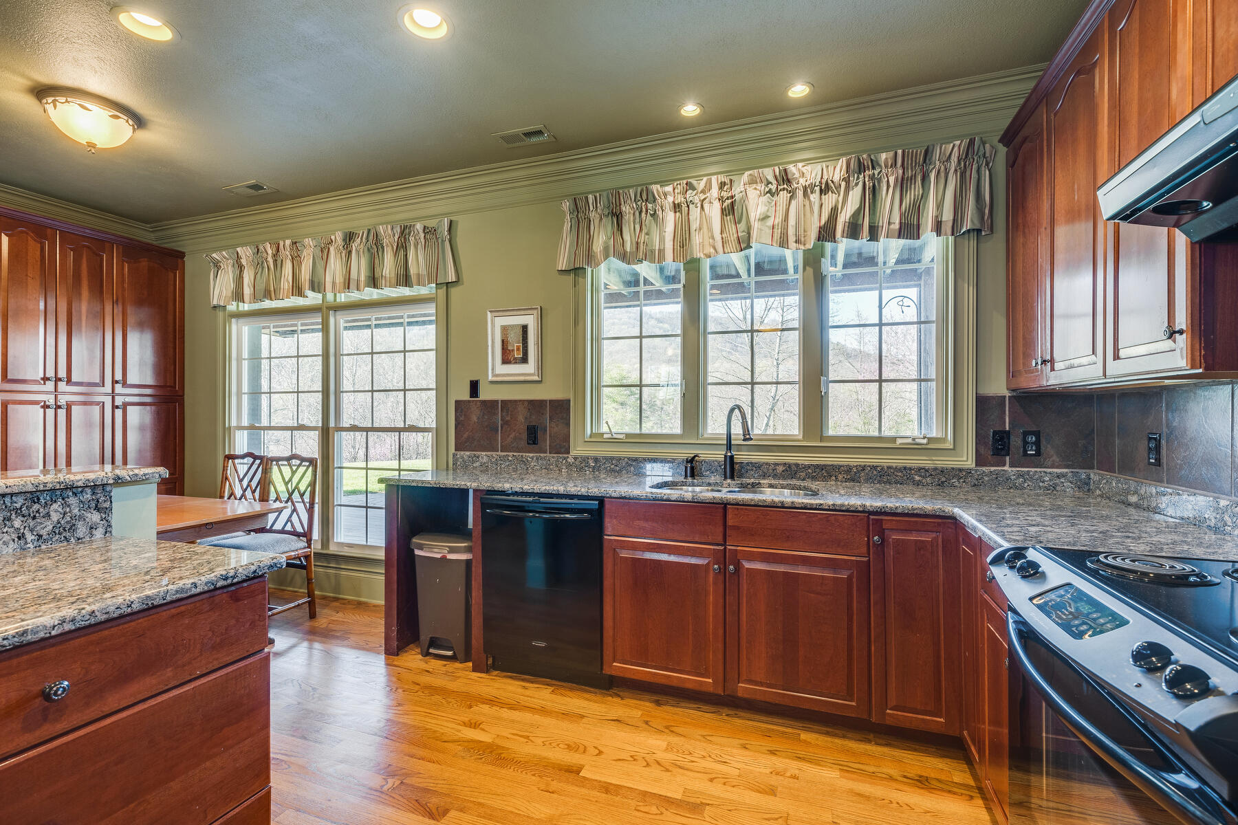 1128 Saratoga Road Kingsport, TN 37660 - Photo 19 of 124 main28