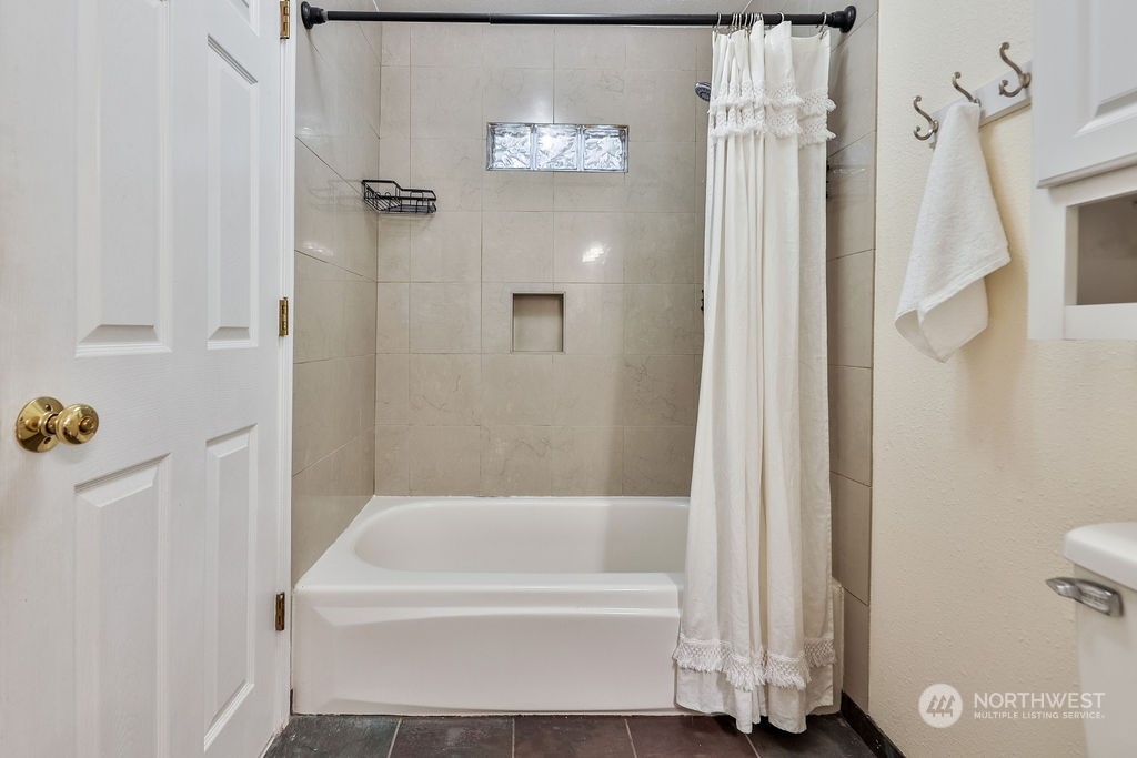 13010 163rd Avenue Southeast Renton, WA 98059 - Photo 9 of 24 Gallery Image 9