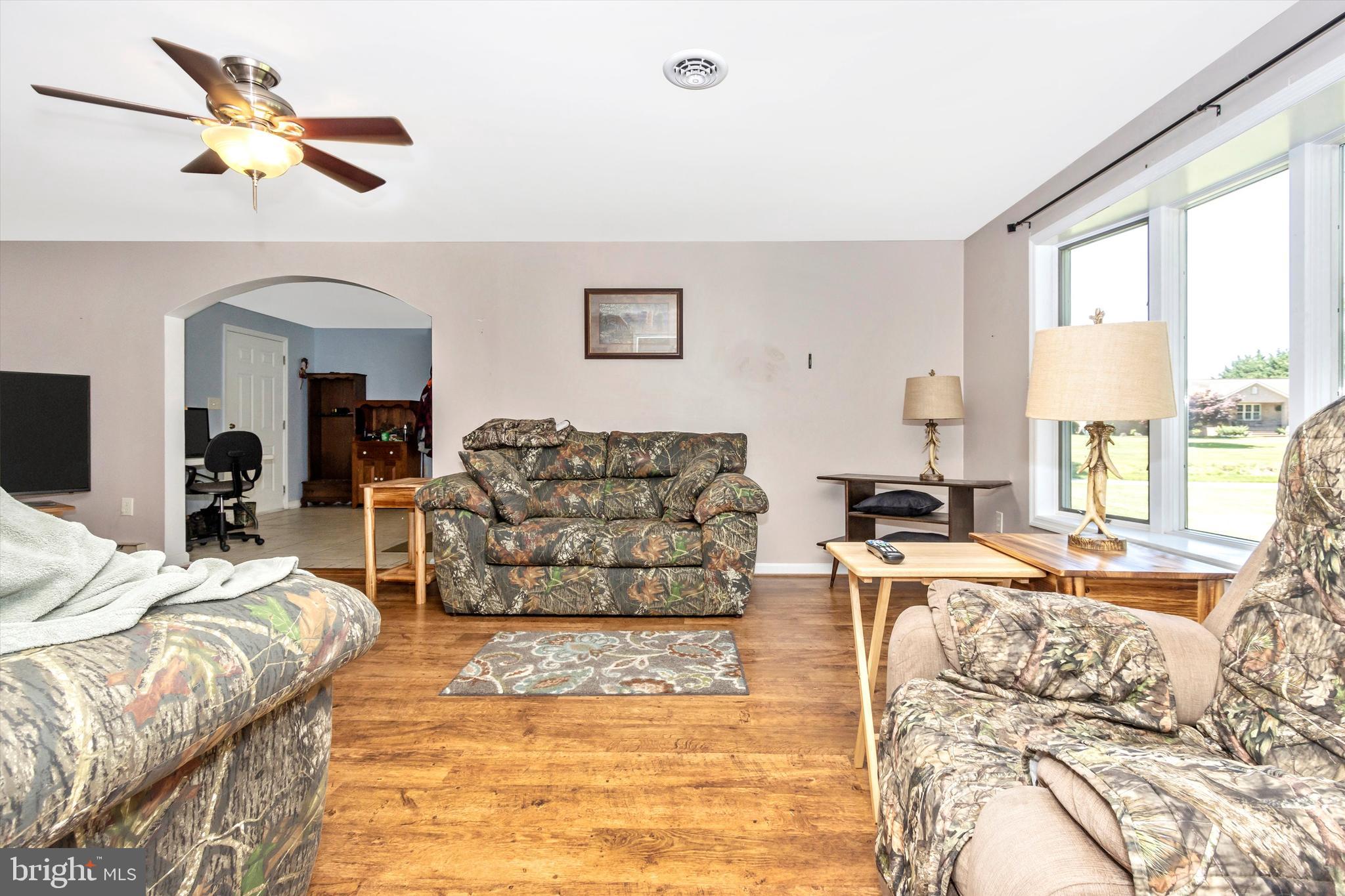 17943 Lappans Road Fairplay, MD 21733 - Photo 3 of 27 Additional View of Living Room