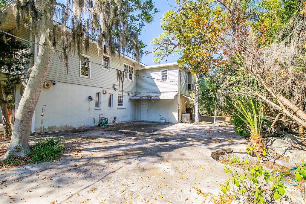5013 Bay Shore Road Sarasota, FL 34234 - Photo 5 of 22 a view of a house with a tree in front