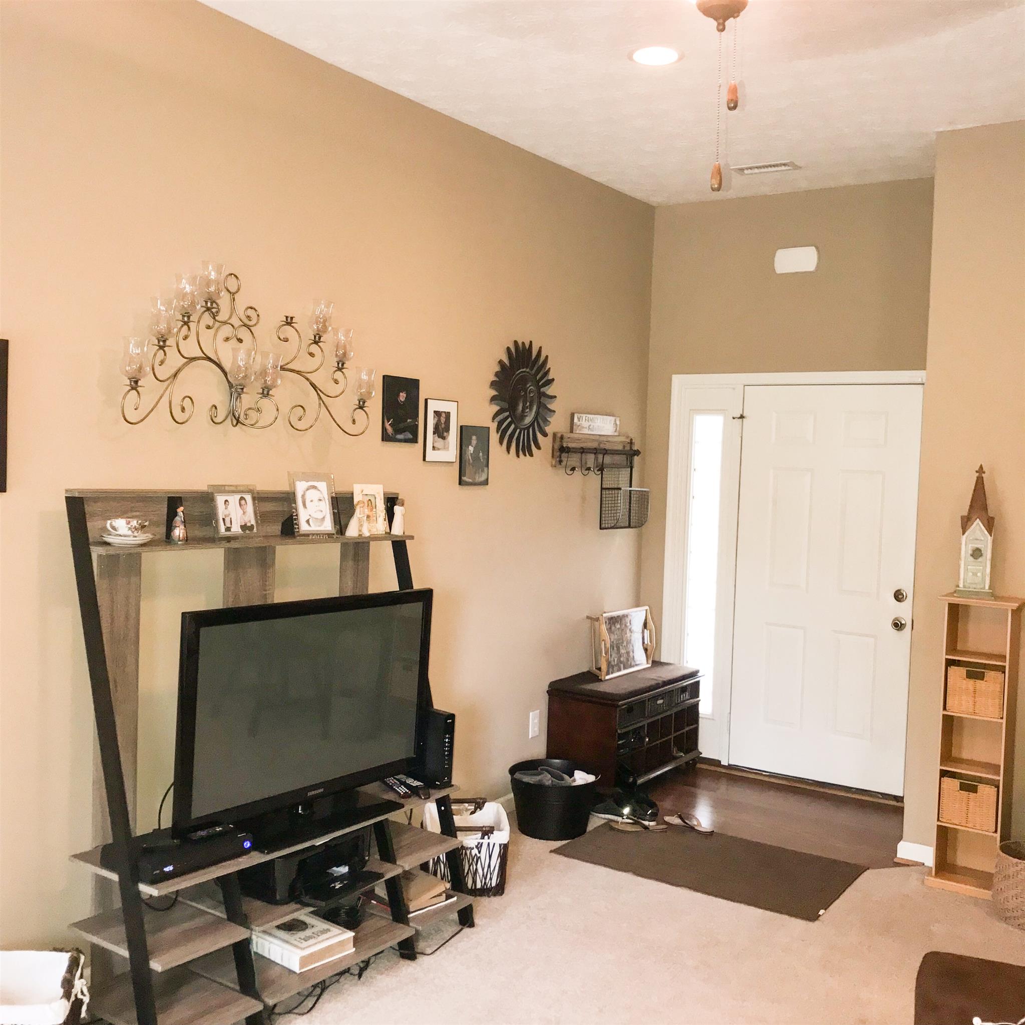 714 Arabian Lane Springfield, TN 37172 - Photo 8 of 25 Front entrance foyer.