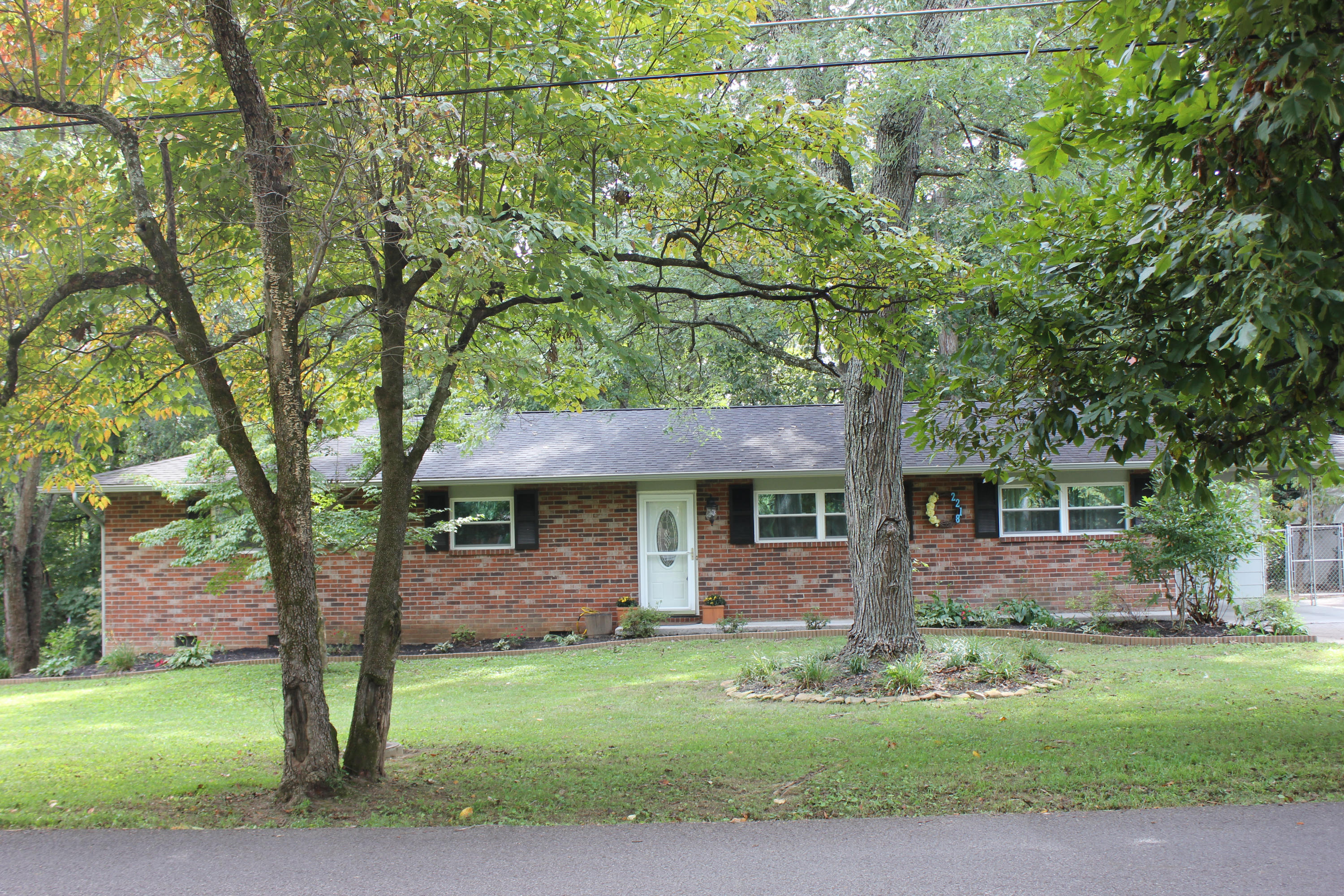 2218 Belt Road Knoxville, TN 37920 - Photo 2 of 19 IMG_0853