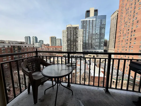 $3,900 | 21 West Chestnut Street, Unit 1101, Chicago, IL 60610