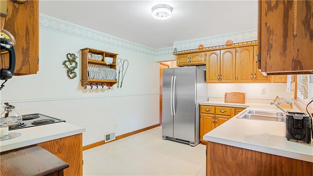 216 Cranberry Road Grove City, PA 16127 - Photo 14 of 25 Gallery Image 14
