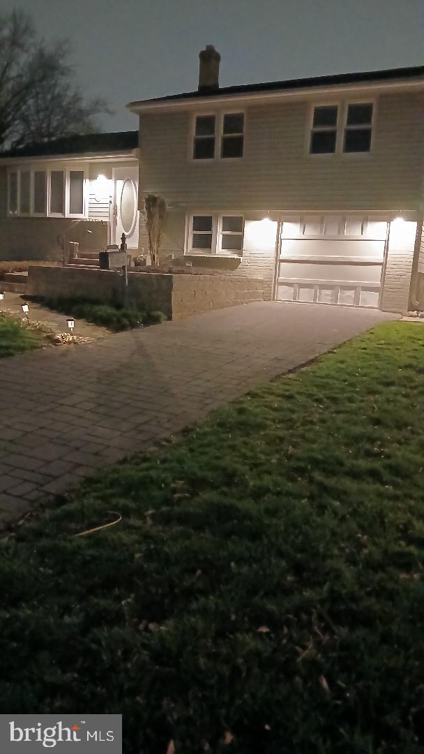 960 Dale Road Secane, PA 19018 - Photo 13 of 23 a front view of a house with balcony