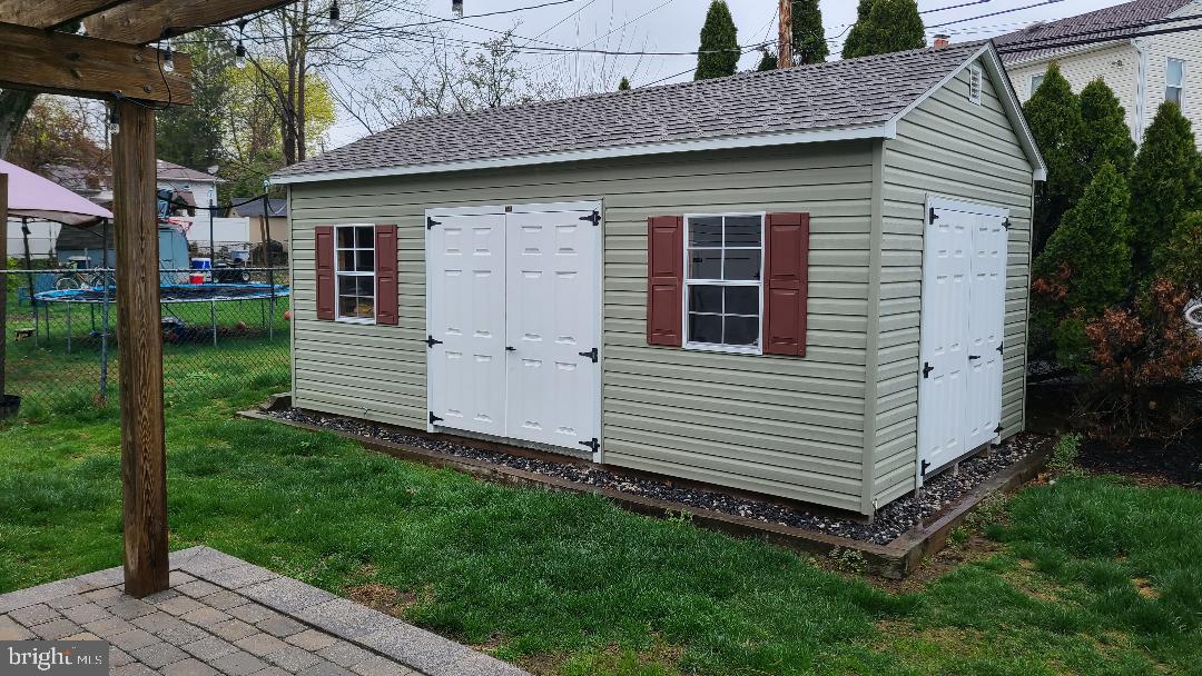 960 Dale Road Secane, PA 19018 - Photo 18 of 23 a view of a house with a yard and sitting area