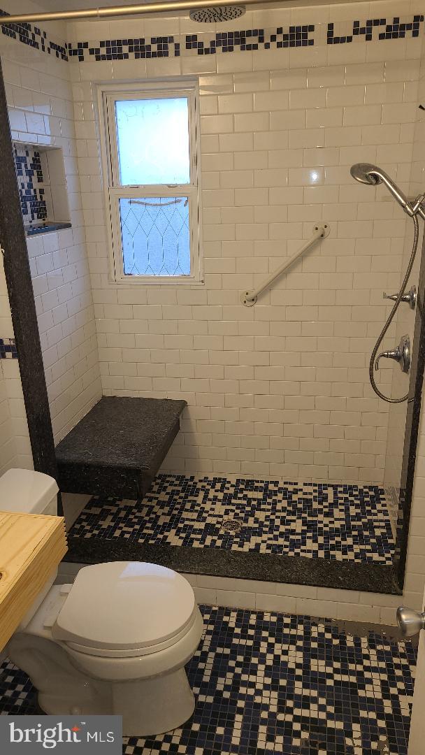 960 Dale Road Secane, PA 19018 - Photo 23 of 23 a bathroom with a toilet and a shower