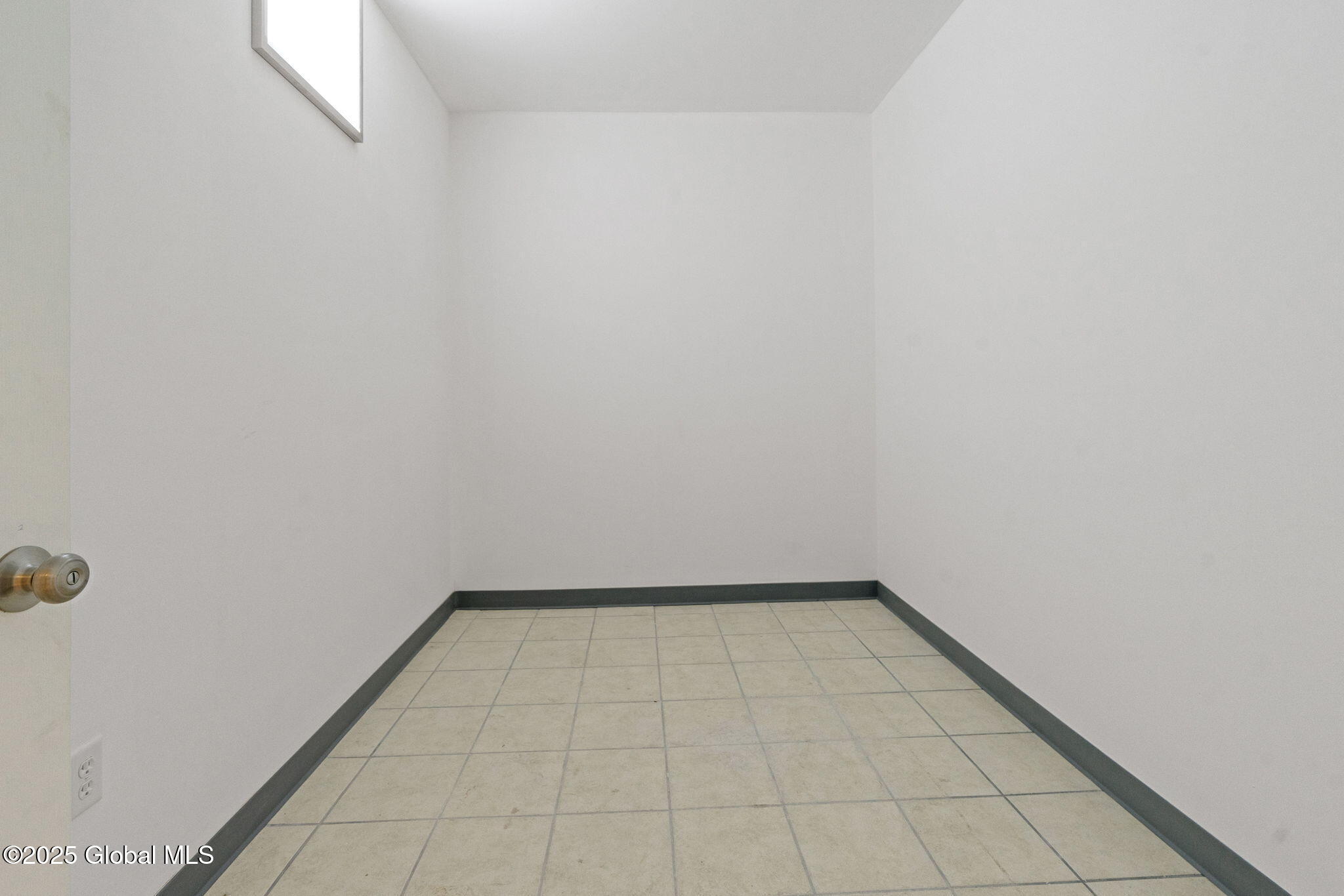 1480 State Street Schenectady, NY 12304 - Photo 14 of 34 11-web-or-mls-1480-state-st