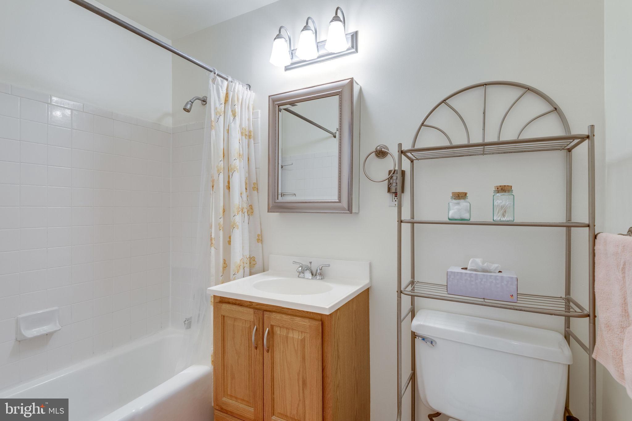 2118 Cartwright Place Reston, VA 20191 - Photo 16 of 24 Upstairs Full Bath!