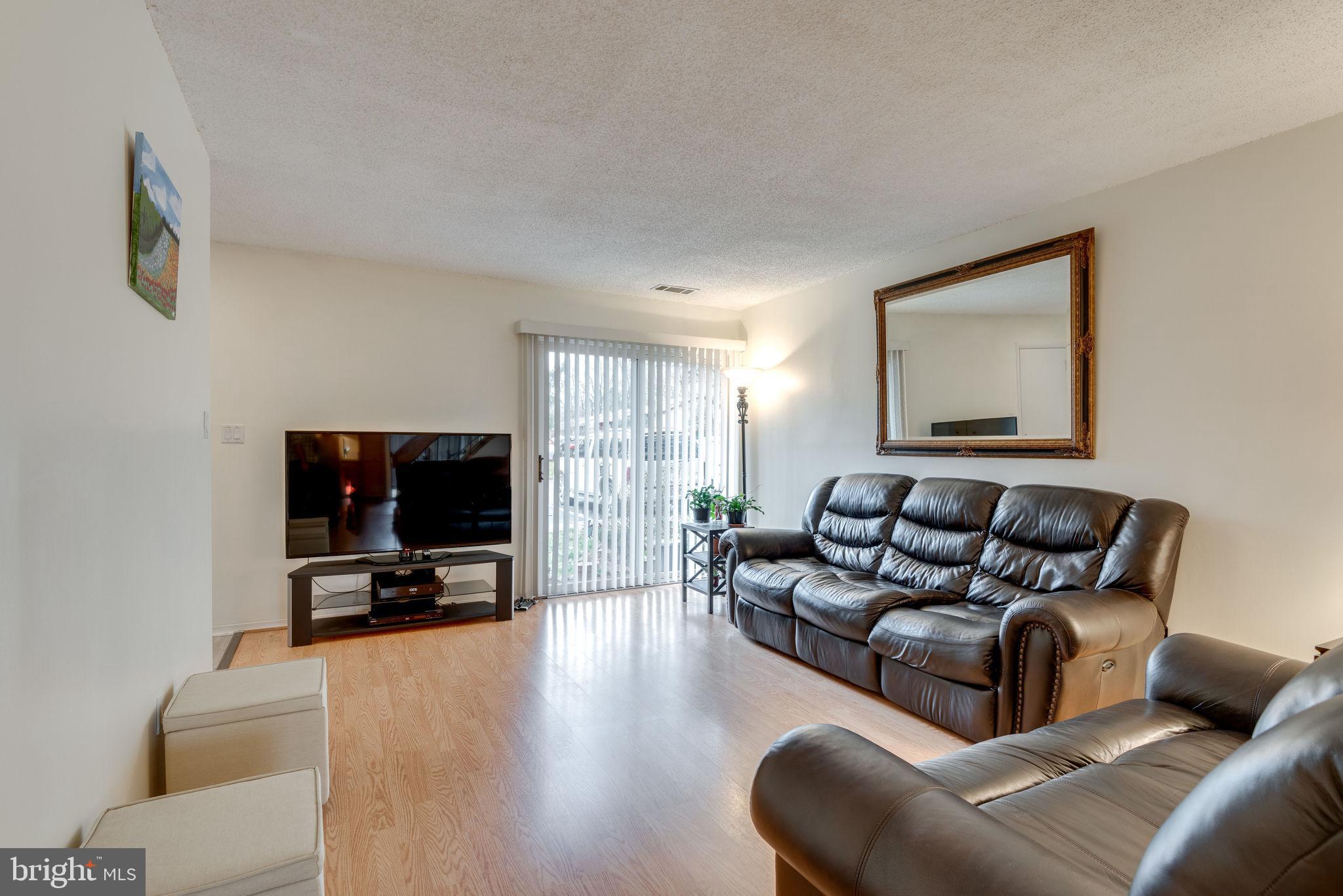 2118 Cartwright Place Reston, VA 20191 - Photo 4 of 24 Sun Drenched Living Room!