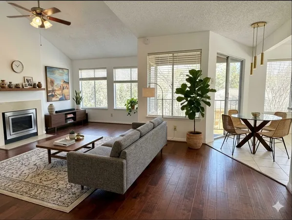 $1,300 | 12100 Overbrook Lane, Unit 17D, Houston, TX 77077