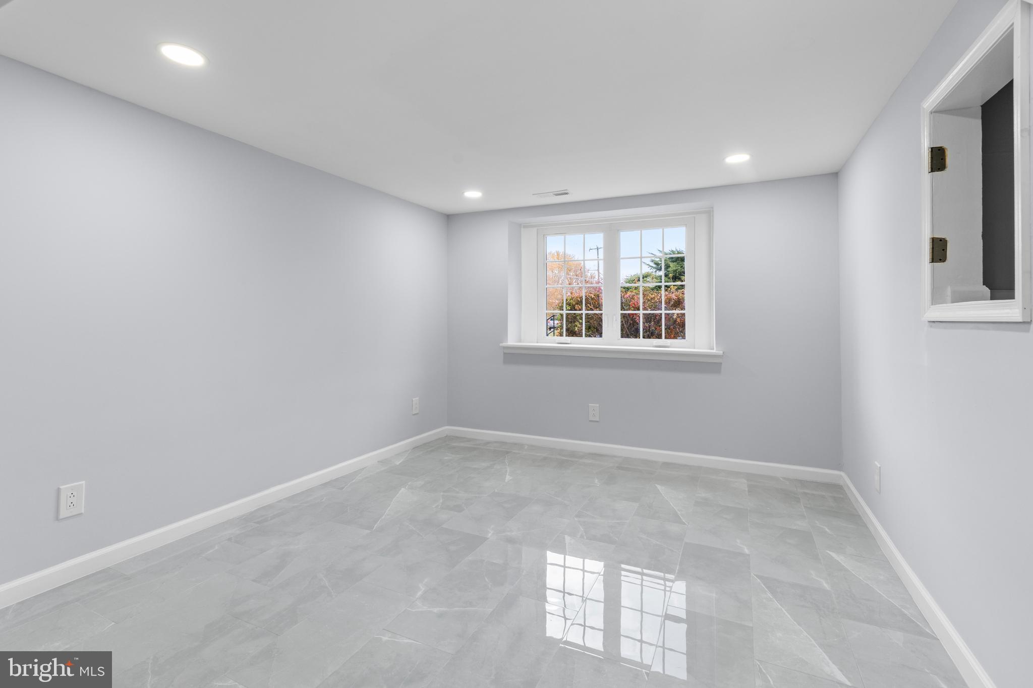 11046 Ferndale Street Philadelphia, PA 19116 - Photo 27 of 37 an empty room with windows
