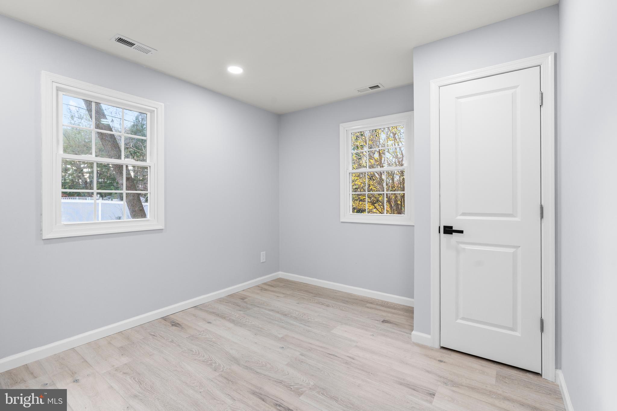 11046 Ferndale Street Philadelphia, PA 19116 - Photo 10 of 37 an empty room with windows and closet