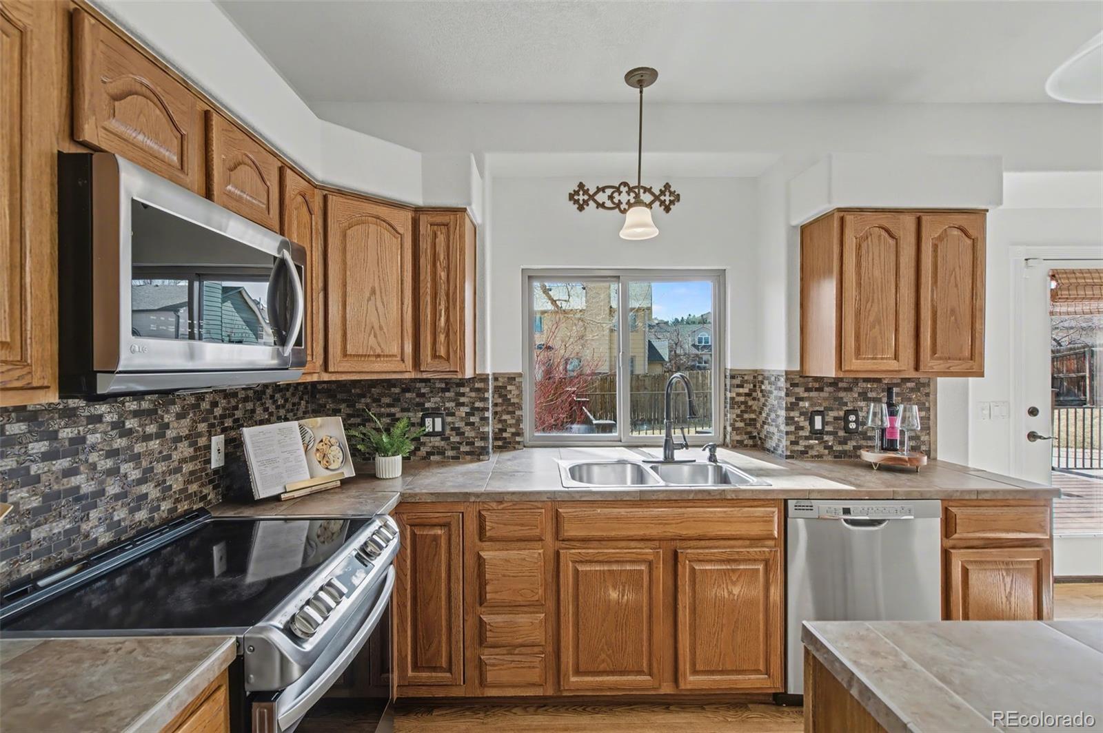 665 Robinglen Court Colorado Springs, CO 80906 - Photo 10 of 43