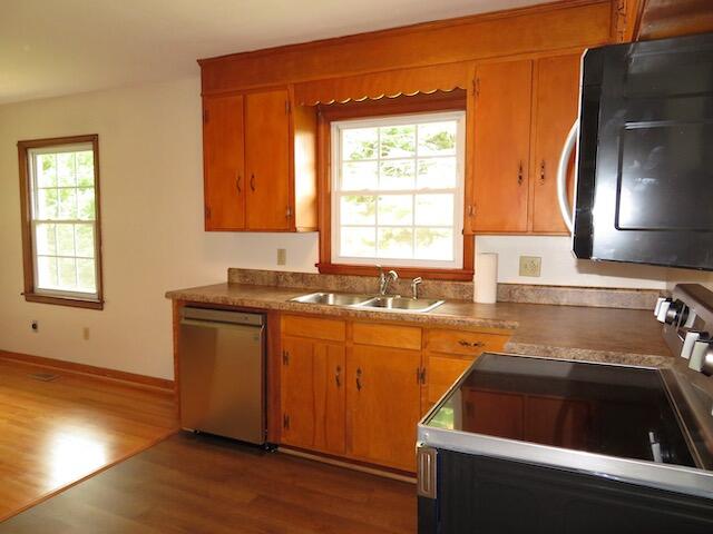 5531 Darby Road Roanoke, VA 24012 - Photo 2 of 26 Kitchen