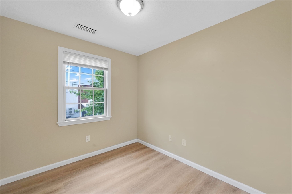 19-21 Biddle Street Springfield, MA 01129 - Photo 15 of 32