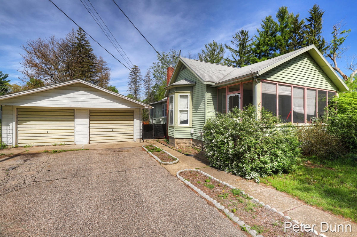 215 South Front Street Belding, MI 48809 - Photo 1 of 19 IMG__2151