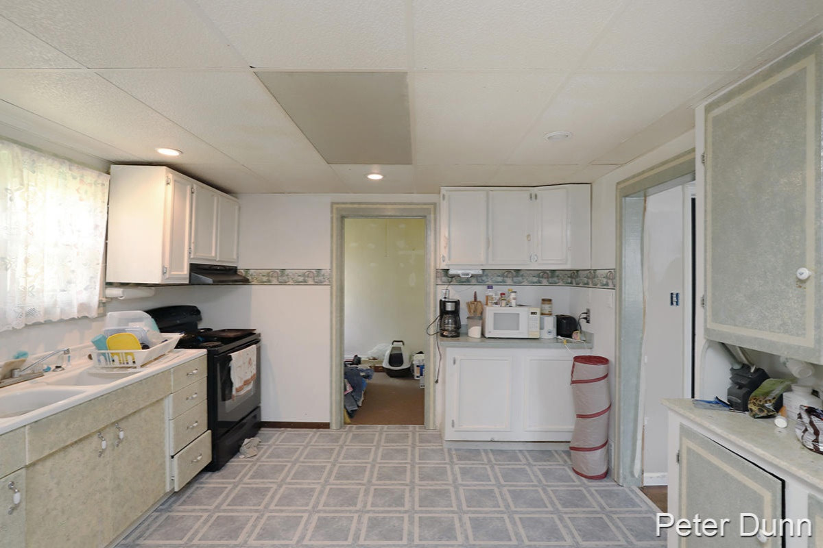 215 South Front Street Belding, MI 48809 - Photo 11 of 19 IMG__2161