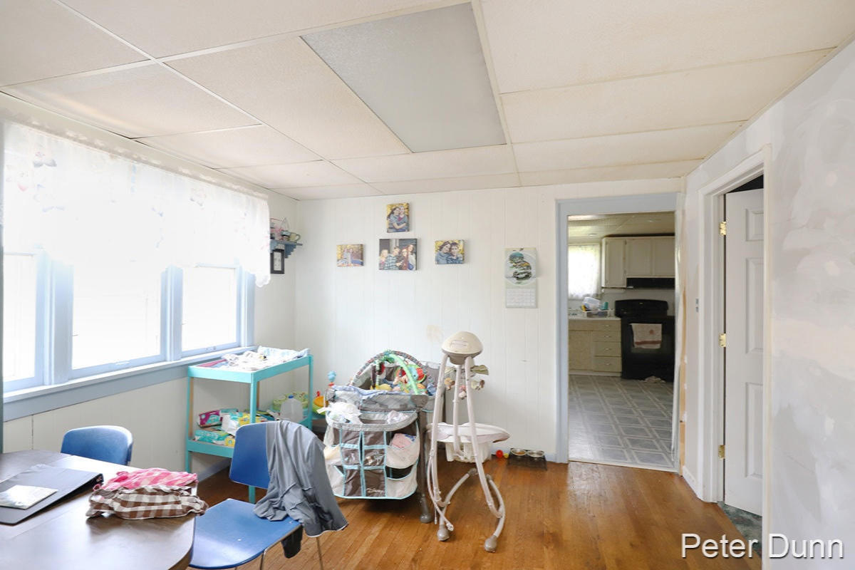 215 South Front Street Belding, MI 48809 - Photo 7 of 19 IMG__2157