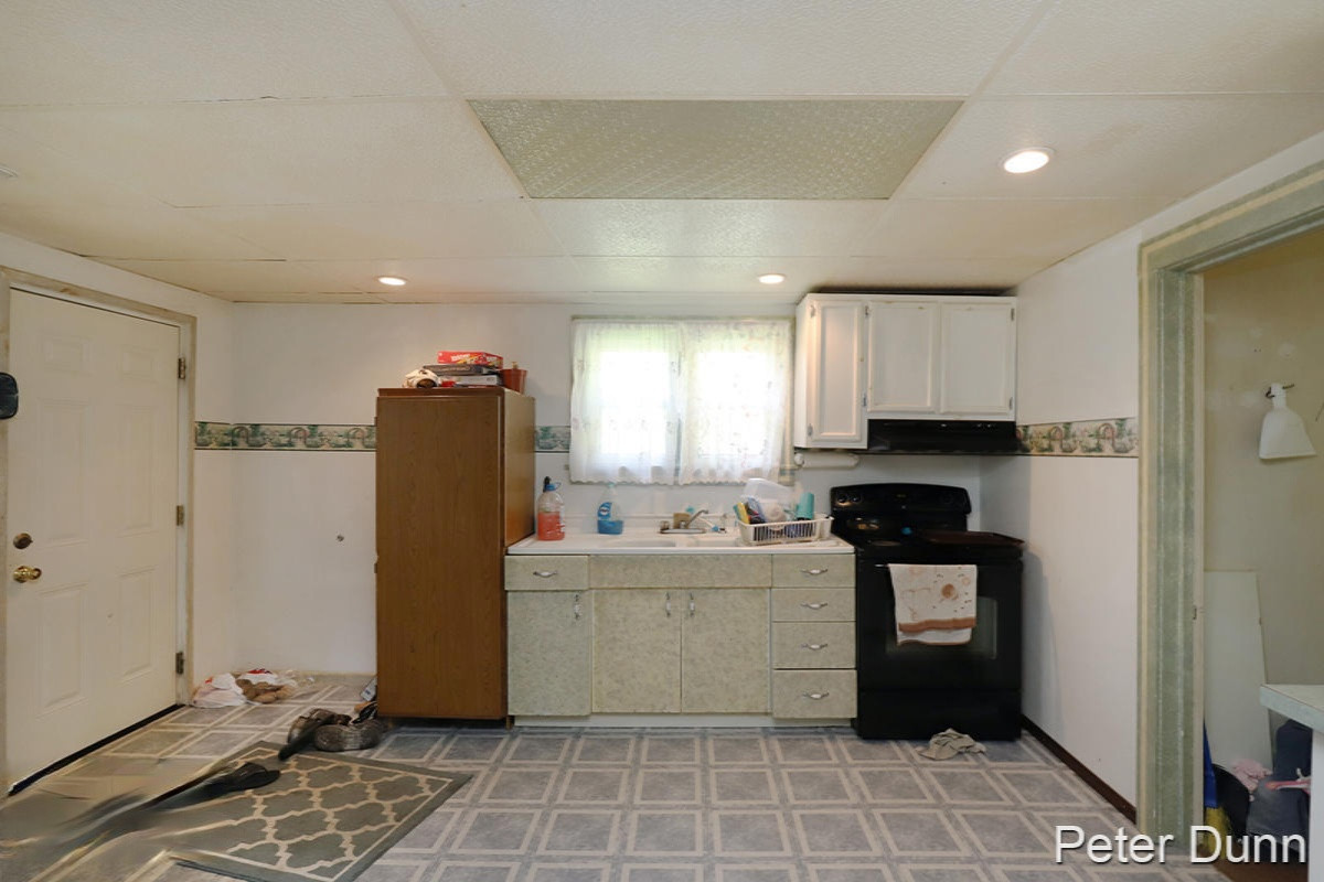 215 South Front Street Belding, MI 48809 - Photo 8 of 19 IMG__2158