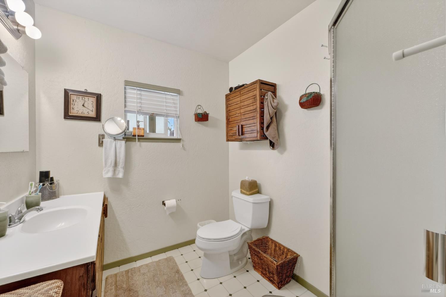 127 Jackson Way Vallejo, CA 94591 - Photo 23 of 35 a bathroom with a toilet sink and mirror