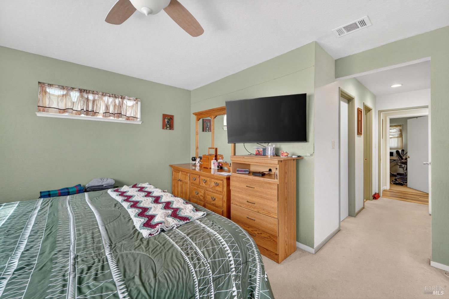 127 Jackson Way Vallejo, CA 94591 - Photo 25 of 35 a bedroom with bed and flat tv screen