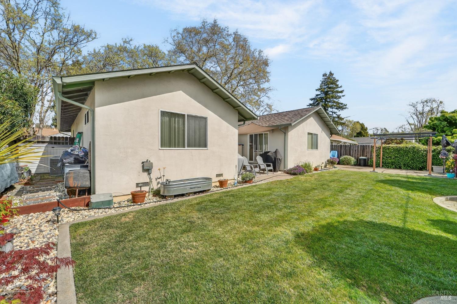 127 Jackson Way Vallejo, CA 94591 - Photo 32 of 35 a bathroom with a sink and mirror