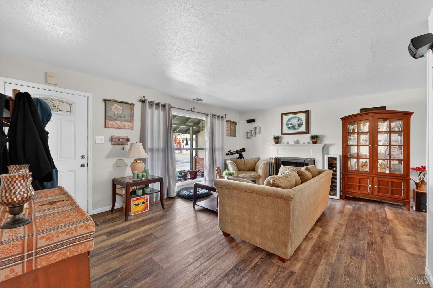 127 Jackson Way Vallejo, CA 94591 - Photo 5 of 35 a living room with furniture and a wooden floor