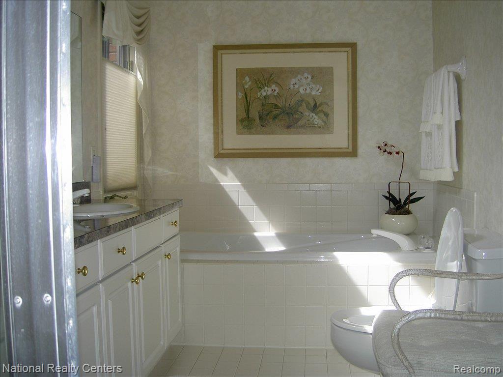 1103 Bluebird Drive Rochester, MI 48307 - Photo 10 of 10 10_Mst Bth