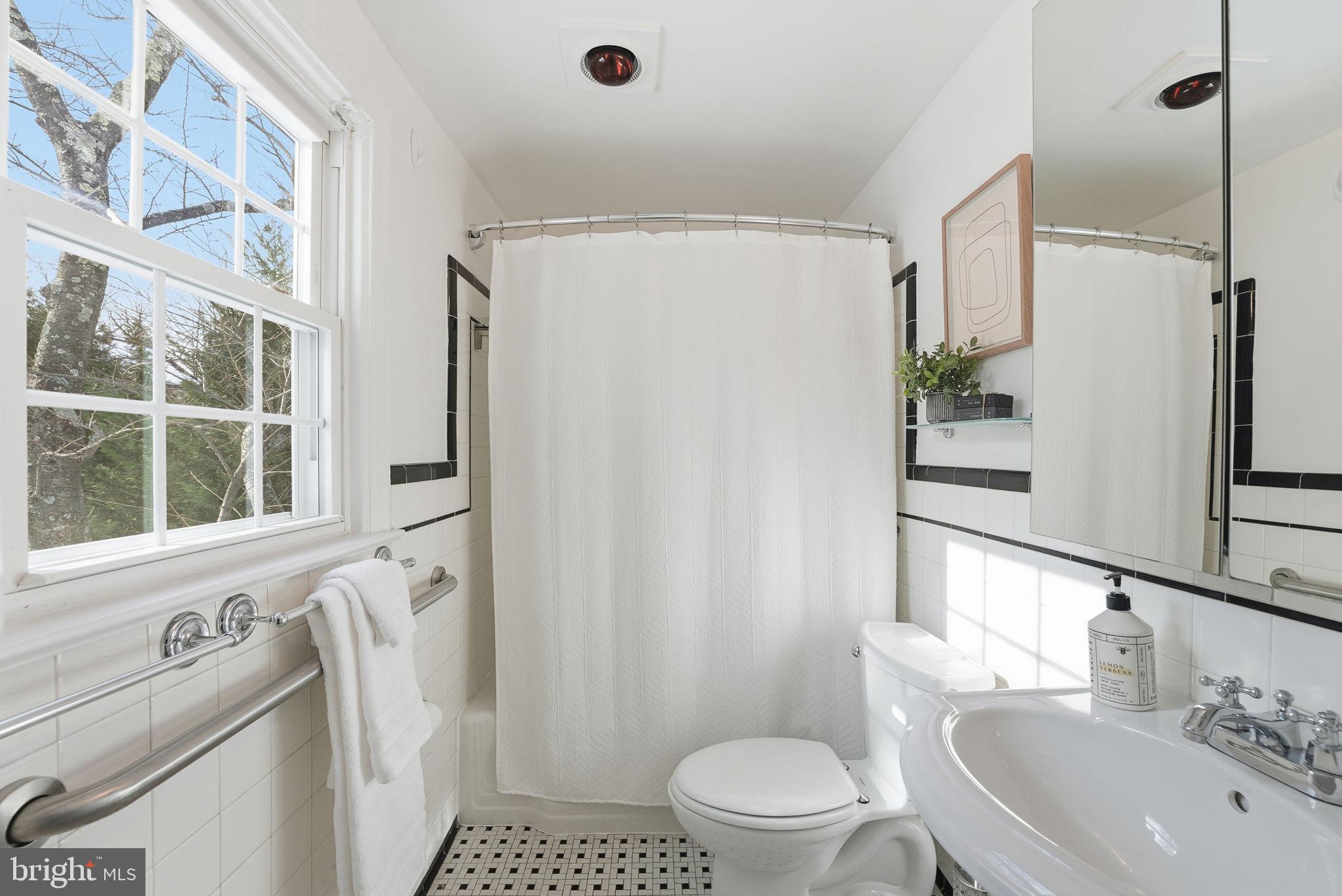 2408 Seminary Road Silver Spring, MD 20910 - Photo 24 of 37