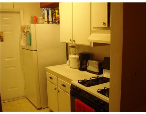 245 Southwest 7th Street, Unit 2 Boca Raton, FL 33432 - Photo 4 of 8 Kitchen