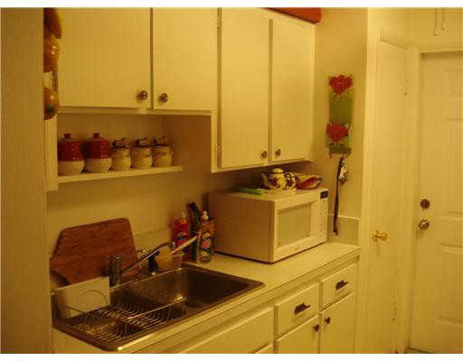 245 Southwest 7th Street, Unit 2 Boca Raton, FL 33432 - Photo 5 of 8 Kitchen