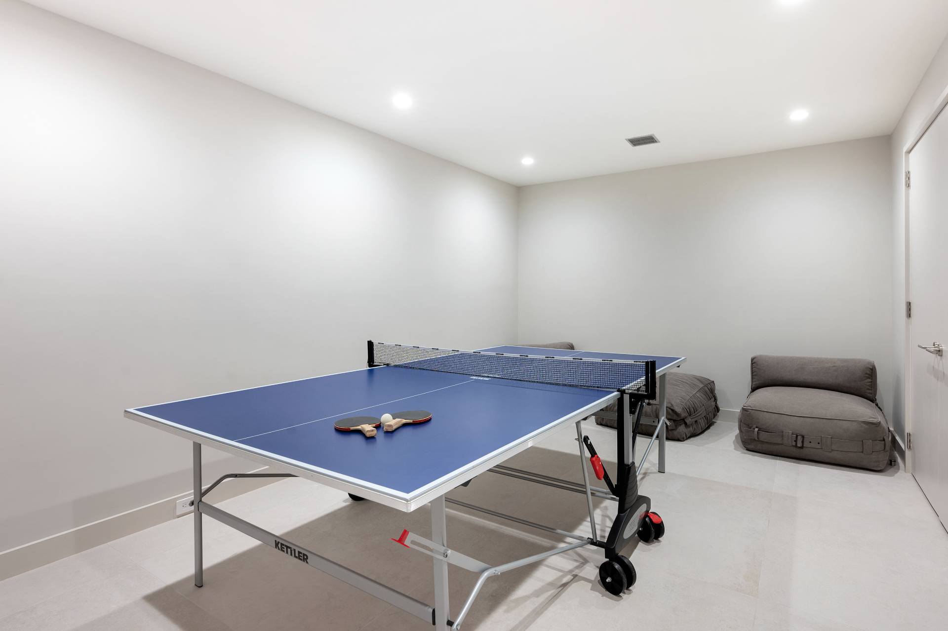 232 Kings Point Road East Hampton, NY 11937 - Photo 26 of 37 a view of a room with gym equipment