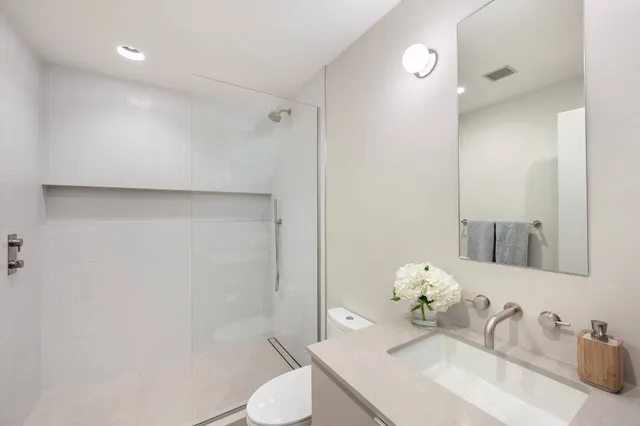 a view of back yard of the house